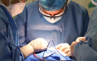 Choosing Between an Oral Surgeon and a General Dentist for Dental Implants